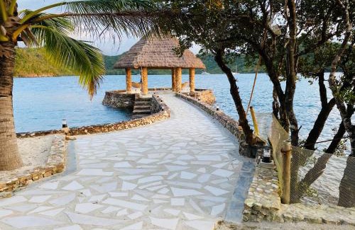 Busuanga Villa | Stunning luxe 220sm villa by the sea entirely private with own pool
