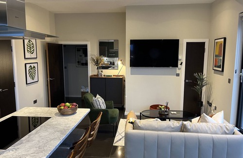 Hythe Apartment | Stunning Luxury 3 Bed Penthouse Sleeps 2 to 6