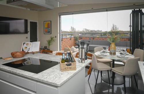 Hythe Apartment | Stunning Luxury 3 Bed Penthouse Sleeps 2 to 6