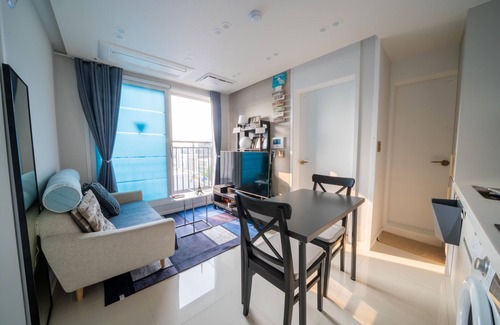 Seoul Apartment | Stunning Luxury Apartment! nSuper close to restaurants & bars, subways & buses!