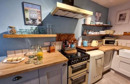 Prestwich House | Stunning Luxury Vintage Duplex with Parking