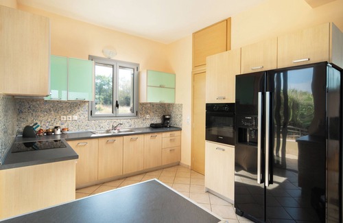 Trochalia Apartment | Stunning maisonette, just a few steps from the sea