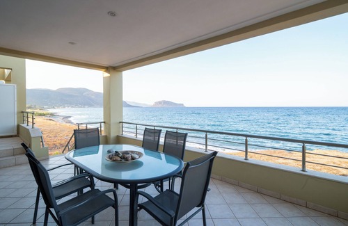 Trochalia Apartment | Stunning maisonette, just a few steps from the sea