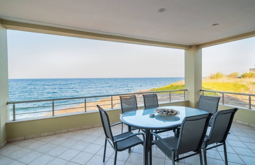 Trochalia Apartment | Stunning maisonette, just a few steps from the sea