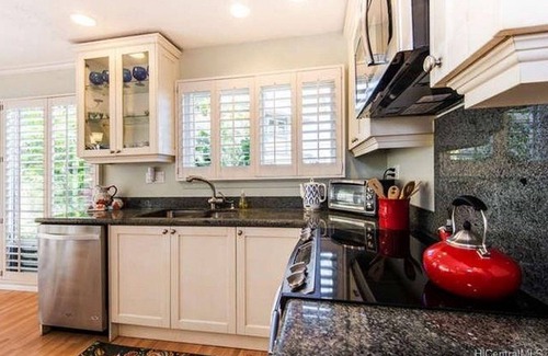 Portlock House | Stunning Marina Townhome with Ocean and Mountain Views