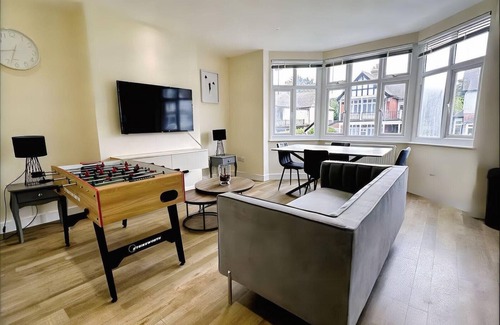London Borough of Croydon Apartment | Stunning Mayfield Apartment