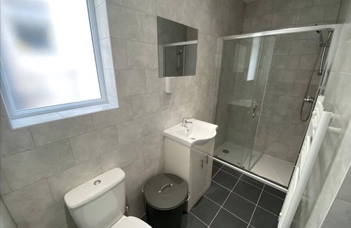 London Borough of Croydon Apartment | Stunning Mayfield Apartment