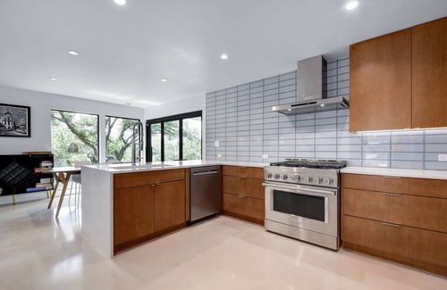 Woodhaven House | Stunning Midcentury Modern Estate 7min to Downtown