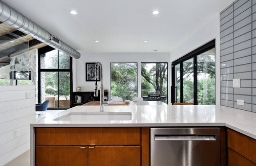 Woodhaven House | Stunning Midcentury Modern Estate 7min to Downtown