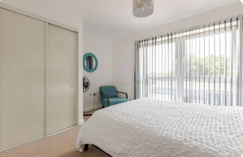 Wainscot Apartment | Stunning Modern Apartment in Rochester, England