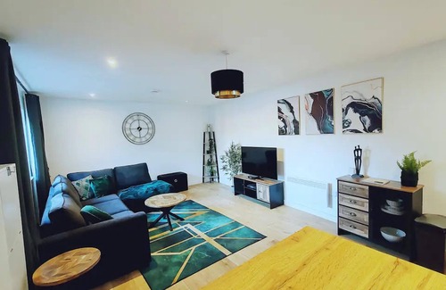 Christchurch Apartment | Stunning Modern Christchurch Town Centre Apartment