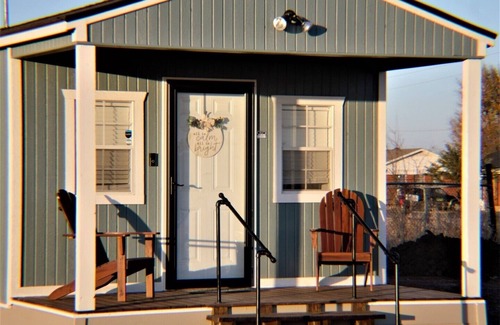 Electra Cottage | Stunning Modern Farmhouse Studio Cottage!
