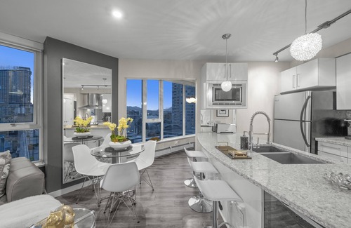 Crosstown Apartment | Stunning modern luxury 2 bedroom, 2 bath condo rental