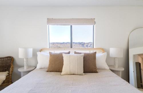 Morongo Valley House | Stunning Mountain View Desert Home, Fire Pit, BBQ