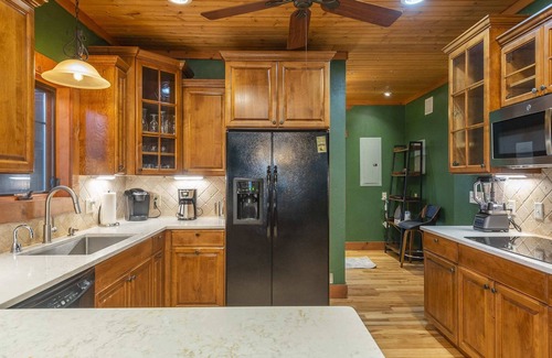 Laurel Ridge House | Stunning Mtn Views~ HotTub~Movie Theater~Game Room