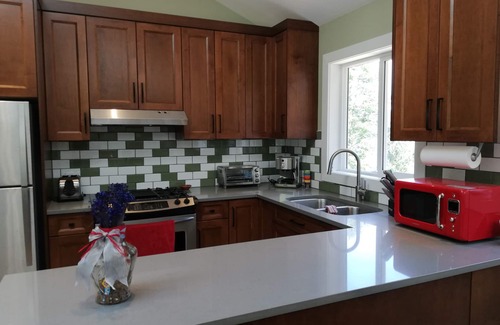 Pender Island House | Stunning new 760 sf cottage with all amenities and serenity to spare.