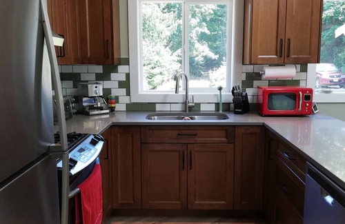 Pender Island House | Stunning new 760 sf cottage with all amenities and serenity to spare.