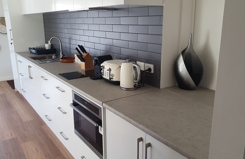 Glenelg North Apartment | Stunning New Studio in Glenelg North – Your Perfect Getaway!