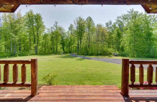 North Rose House | Stunning North Rose Retreat with Fishing Pond!