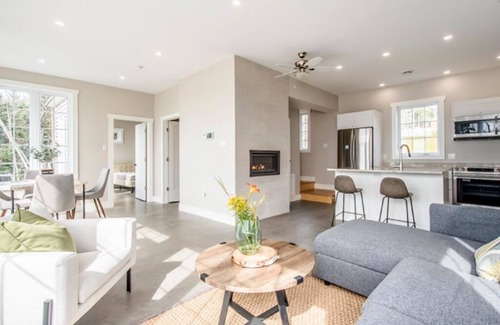 Bayswater Cottage | Stunning Ocean Front cottage, minutes from the beach