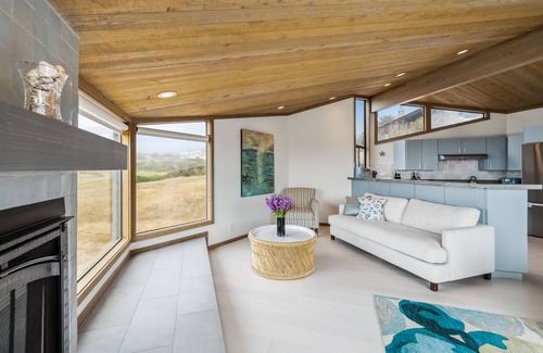 Sereno del Mar House | Stunning ocean view home with private hot tub - walk to Portuguese Beach