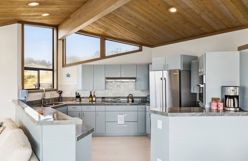 Sereno del Mar House | Stunning ocean view home with private hot tub - walk to Portuguese Beach