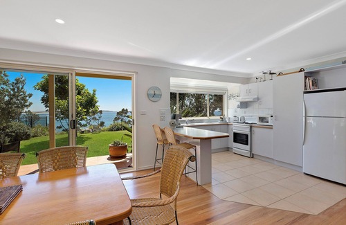 Noraville Apartment | Stunning Ocean Views