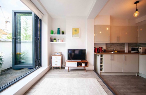 Battersea Apartment | Stunning One Bedroom Apartment next to Battersea Park