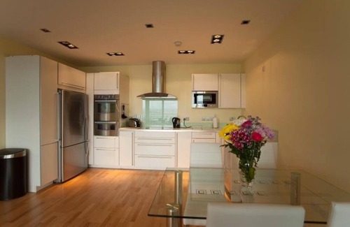 Gibraltar Apartment | Stunning One Bedroom Apartment Overlooking Pools And Marina In Ocean Village