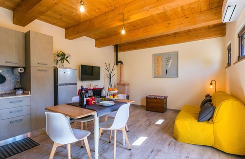 Castel San Gimignano House | Stunning private villa for 4 people with WIFI, A/C, TV, patio, panoramic view and parking