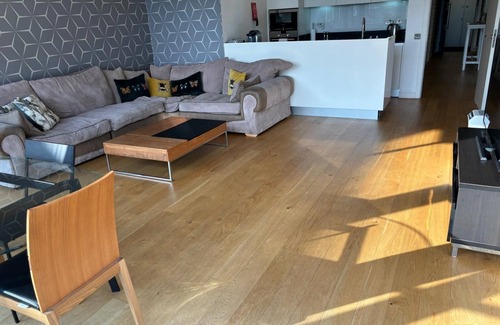 Laurieston Apartment | Stunning park view Quartermile apartment close proximity to Castle & University