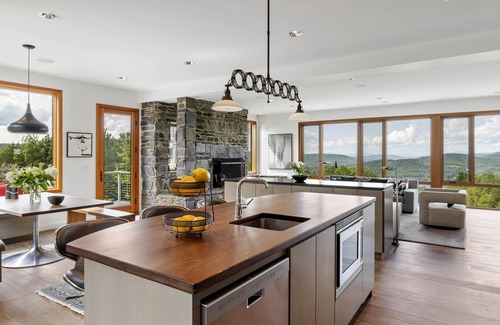 East Randolph House | Stunning, Peaceful, Modern Vermont Estate surrounded by State Park