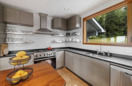 East Randolph House | Stunning, Peaceful, Modern Vermont Estate surrounded by State Park