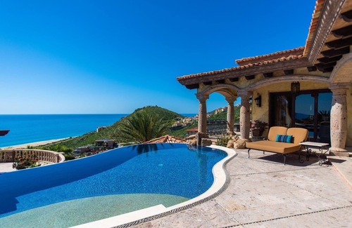 Centro Villa | Stunning Pedregal Villa Maria, Chef & Butler Available!