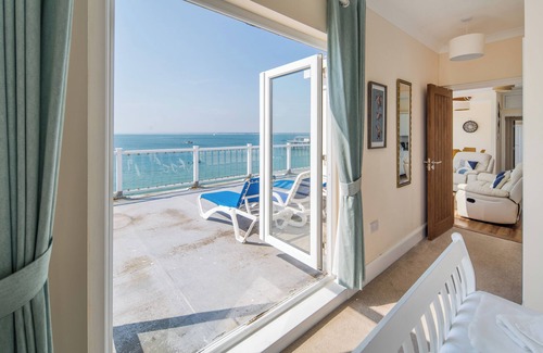 Totland Bay Apartment | Stunning Penthouse Apartment