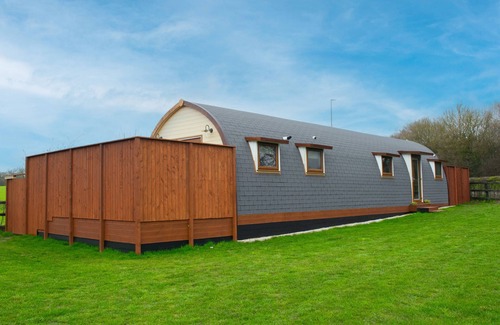 Trowse Newton Cabin | Stunning Pod 4 with Countryside view