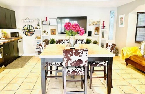 Wellington House | Stunning Pool Cottage in heart of Wellington and the Polo Grounds WEF2024