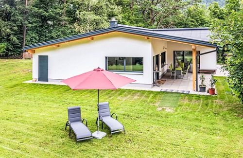 Maria Woerth House | Stunning private villa for 7 guests with WIFI, TV, terrace and pets allowed