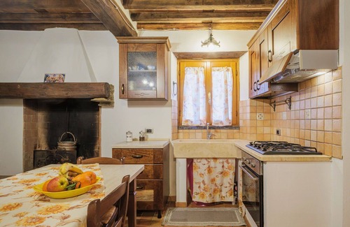 Montignoso Villa | Stunning private villa for 2 guests with WIFI, TV, pets allowed and parking