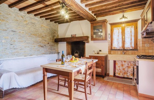Montignoso Villa | Stunning private villa for 2 guests with WIFI, TV, pets allowed and parking