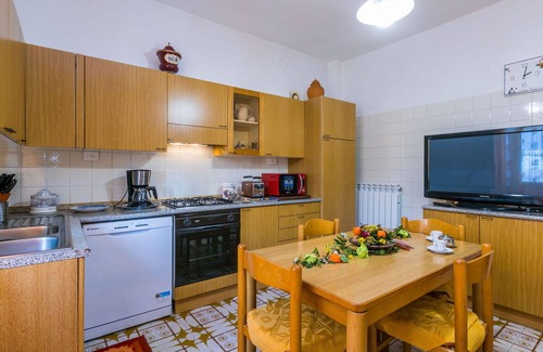 Montefollonico House | Stunning private villa with WIFI, A/C, TV, patio, pets allowed, panoramic view and parking