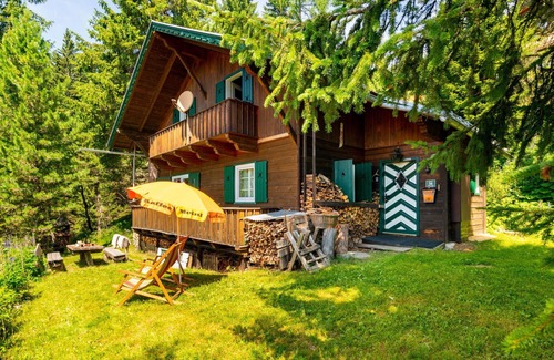Zettersfeld Ski Resort House | Stunning private villa for 8 people with TV, patio, pets allowed, panoramic view and parking