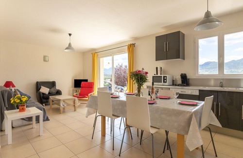 Sainte-Jalle House | Stunning private villa for 6 people with WIFI, private pool, TV, terrace, pets allowed and parking