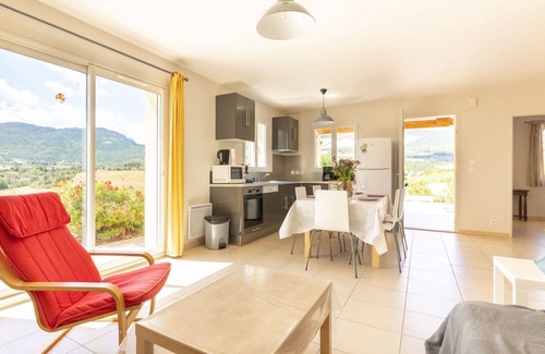 Sainte-Jalle House | Stunning private villa for 6 people with WIFI, private pool, TV, terrace, pets allowed and parking