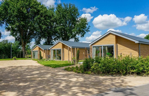Kaatsheuvel House | Stunning private villa for 4 people with WIFI, pool, TV and terrace