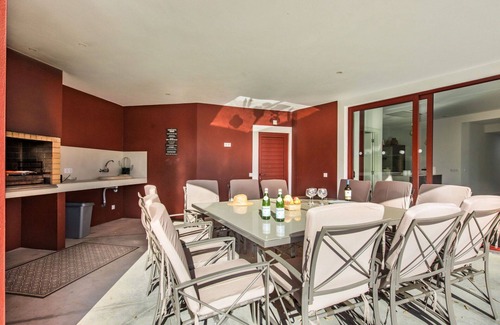 Pata de Cima Villa | Stunning private villa for 14 guests with private pool, WIFI, A/C, TV, patio and parking