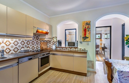 Maria Woerth House | Stunning private villa for 9 people with WIFI, TV, terrace, pets allowed and parking