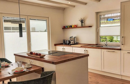 Hallenberg House | Stunning private villa for 4 people with WIFI, TV, terrace and parking