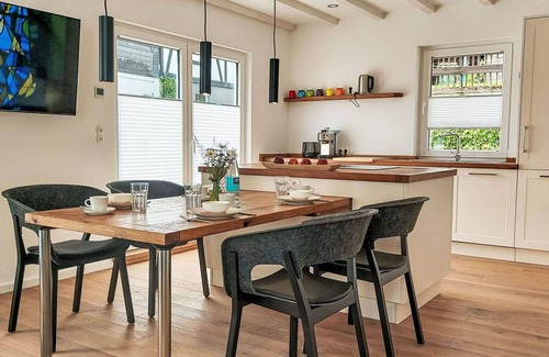 Hallenberg House | Stunning private villa for 4 people with WIFI, TV, terrace and parking
