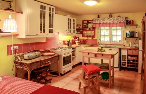 Holubovska Basta House | Stunning private villa for 4 people with WIFI, TV, terrace, pets allowed and parking